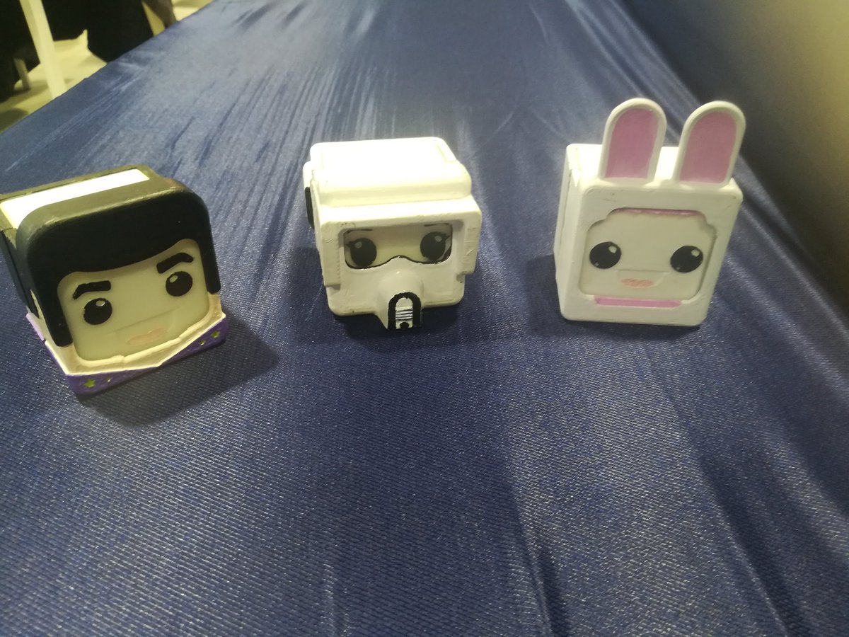 dfarranz's tweet photo. "Érase una princesa que se caía por un precipicio y se le encendía una boca de luz": llega el 'showroom' robótico de @LuisMartinNuez con "The Ifs", una peculiar familia de robots que enseña a programar a los más pequeños a partir de los tres años... ¡y hasta los 18! #TOPEmprende. https://t.co/NIu5K8KRDW