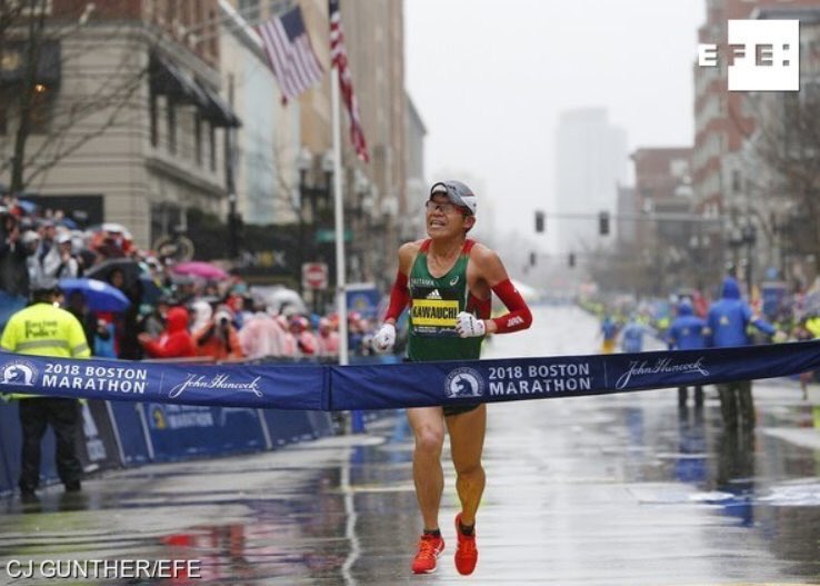 RaulGomez82's tweet photo. Brutal lo de Kawauchi ganando hoy la maratón de Boston . Considerado el mejor runner amateur del mundo,  trabaja de administrativo de lunes a viernes y en sus tiempos libres corre. Increíble su historia y lo que ha hecho hoy. Viva el running!!!  #BostonMarathon #atuspies 🙌🏻🙌🏻 https://t.co/ZcACSPfqWr