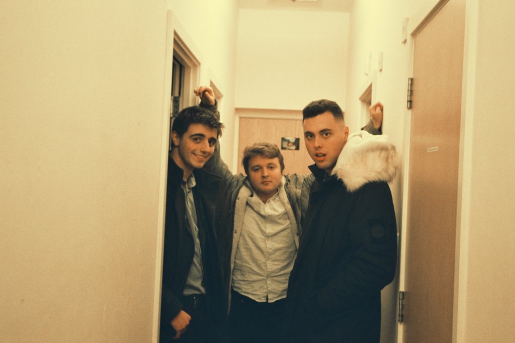 BetterCallTyler's tweet photo. the boys of flat 5 #too #cool #4school https://t.co/mzgtUIdjtx