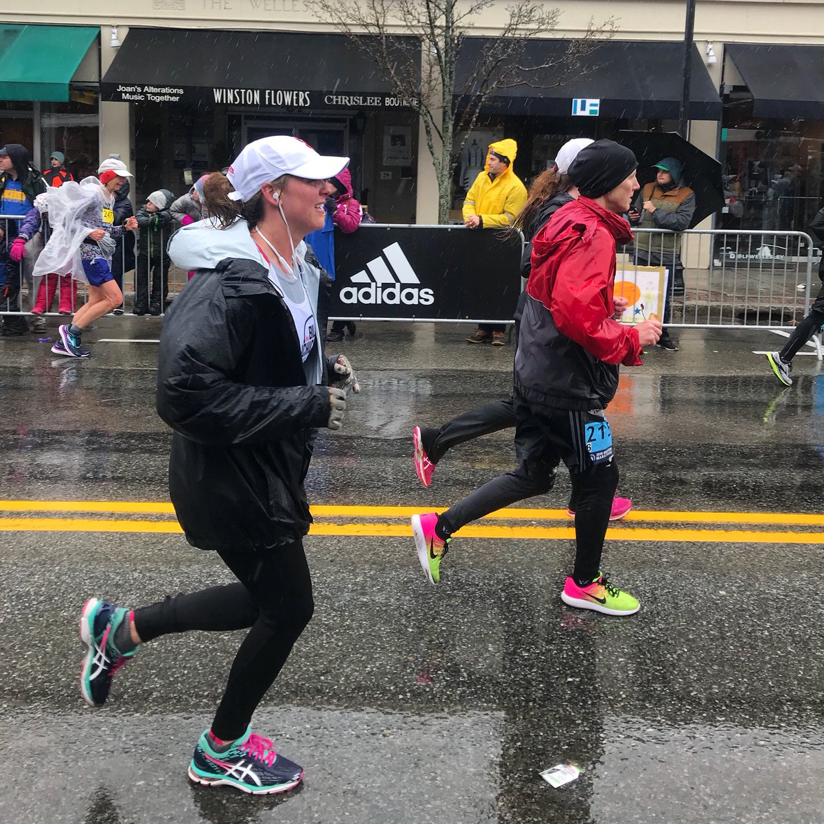 BelichickFDN's tweet photo. #teambelichick is on to the second half of the #bostonmarathon #TogetherFoward https://t.co/9KUrSXXLHD