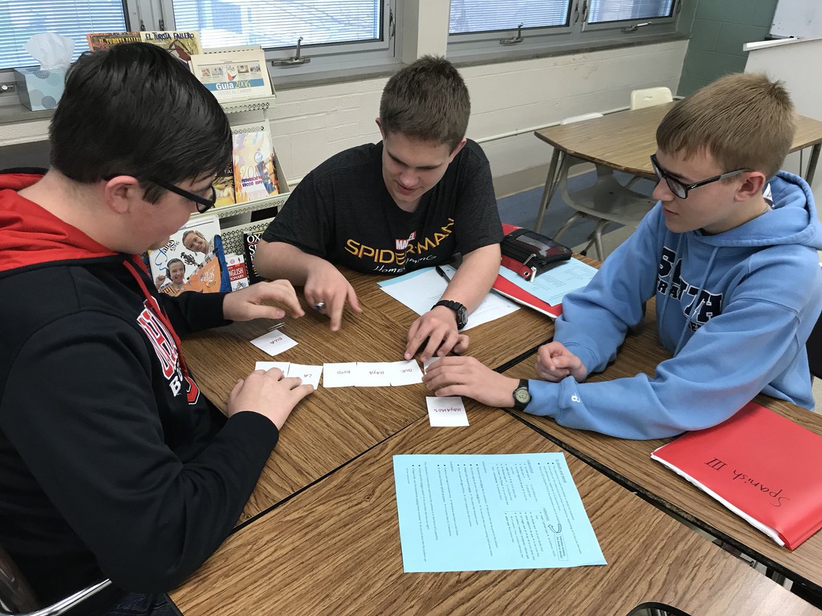 beth_visnick's tweet photo. Spanish 3 sentence scramble to reinforce statements of doubt and denial. #SouthHSpointsofpride https://t.co/W03wJCL39H