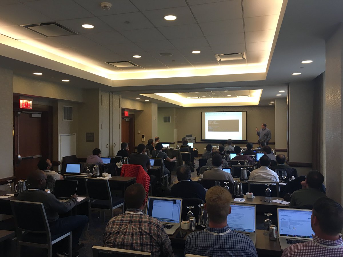 jer_s's tweet image. Awesome turnout for @jim_mlodgenski deep dive session about migrating to PostgreSQL!  @amplifypostgres #PostgresConf