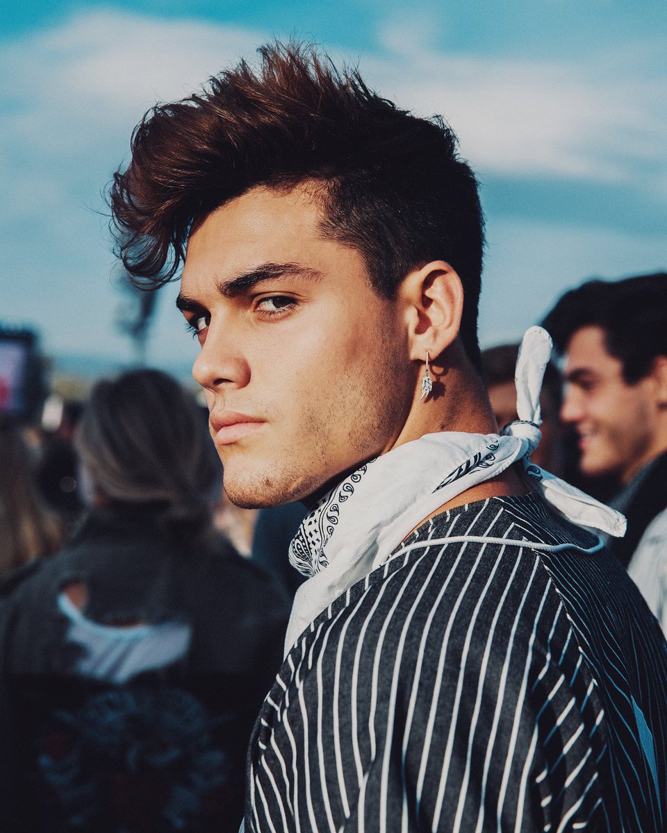 ifshestansgray's tweet photo. IF SHE STANS GRAYSON SHE NEVER FELT SO MUCH ATTACKED IN HER LIFE TBH https://t.co/ulfhA8gcZD