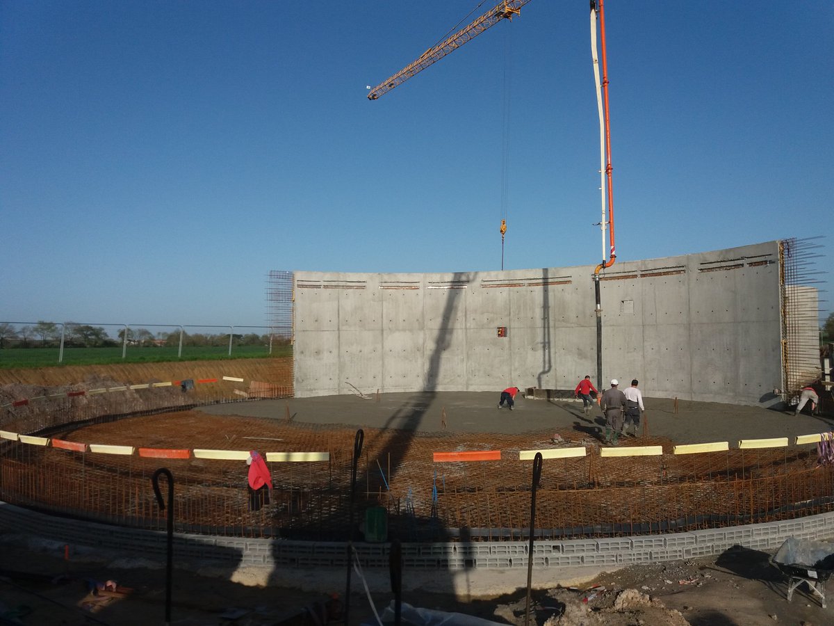 fhumeau_edycem's tweet photo. Coulage du radier d'un bassin d'eau potable à La Bruffiere @Edycem_Beton . https://t.co/9oN8fhFthv