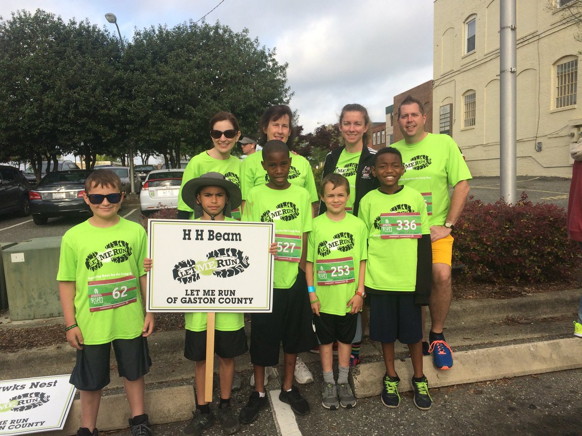 hhbeamelem's tweet photo. Our bulldogs had a great time at the Let Me Run race on Saturday! https://t.co/DPZVhNAXbe