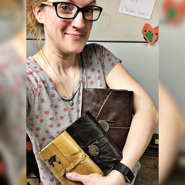 leatherjournals's tweet photo. Messy hair don’t care on this cold, rainy Monday in April! 🤷‍♀️ We got journals 📚 to deliver! #happymonday #shopsmall #handmade
*
*
*
*
#📚 #journal #leatherjournal #boundbyhand #handmade #poetry #writer #vintagejournal #writing #etsyseller #etsys… https://t.co/mJR1nz2IAB https://t.co/JmXyWmTRVT