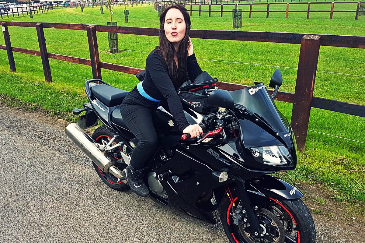 BDeadman's tweet photo. M O N D A Y can kiss my arse! 😘😝 Finally got back on my bike yesterday after 3 months 🤩🏍 @adzyplumb and I went to @krazyhorse5 for food yum yum and had a decent ride out and enjoyed the sun we had 😎👏🤜 #bikelife #motorbikes #motorcycle #motorcyclelife #motogirl https://t.co/rwQbA6LY0c