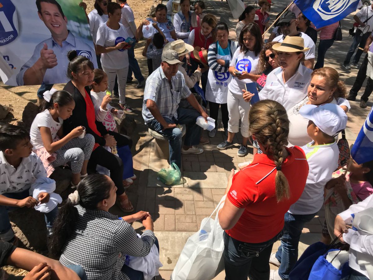 AngelesAyalaD's tweet photo. Visite"La Patiña"

Un lugar cálido, que abraza tradiciones que se han empezado a olvidar.

Me llevo compromisos y objetivos para trabajar, para mejorar, acuerdos que nos sirvan a todos.

#HayAngelesEnLaCalle 
#EducarParaAvanzar
#Distrito3Federal https://t.co/B2BMhDByGI
