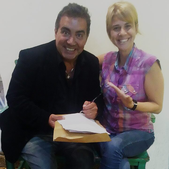 SomosTeatrix's tweet photo. Ya está el equipo completo! @diegopcalamar y firmó por la desopilante obra @mamadeciaok que subiremos en mayo a la plataforma. Mientras tanto disfrutá de su entrañable Piguyi en @JustoEnLoMejor 👉 https://t.co/whLoGY4Z89 https://t.co/qv9r0aDEMB