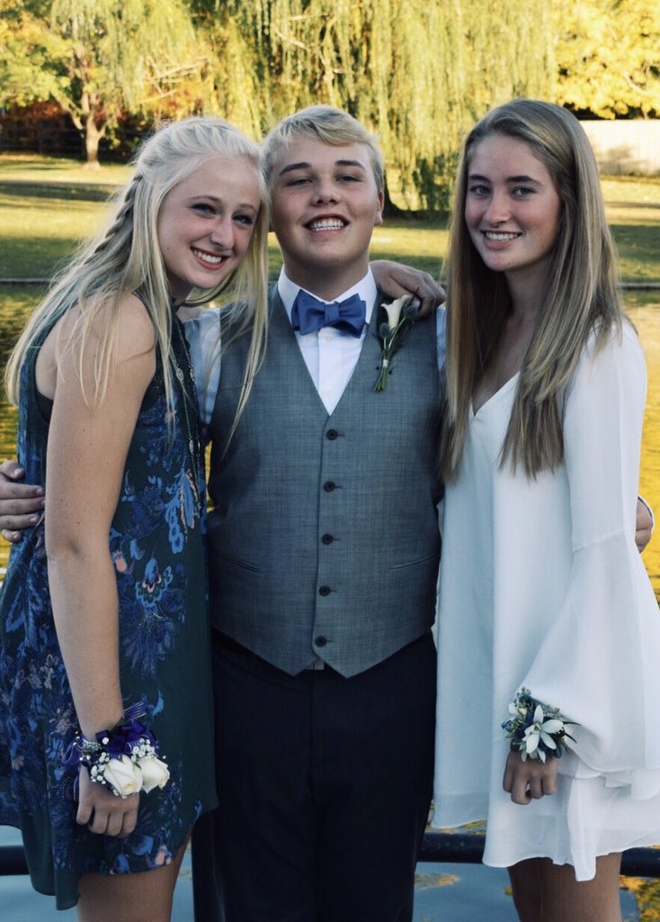 kkfrontz's tweet photo. Happy bday @lucassmaree !!!! I love ya so muchhhh! Thx for making meeee laugh constantly https://t.co/pKpTc1AtWe