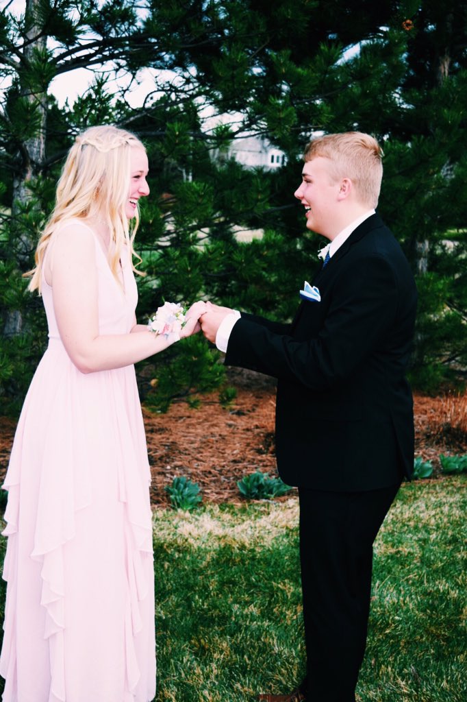 kkfrontz's tweet photo. Happy bday @lucassmaree !!!! I love ya so muchhhh! Thx for making meeee laugh constantly https://t.co/pKpTc1AtWe