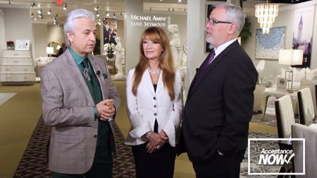 FurnitureToday's tweet image. Michael Amini and Jane Seymour share the inspiration and direction of their newest brand for @AICO_Amini. And they share just a hint of what's next. hubs.ly/H0bGvBX0

#JaneSeymour #HPMkt