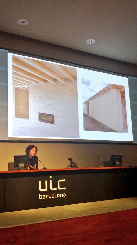 ConstrumatBCN's tweet photo. El #tapialblock de #Fetdeterra se puede utilizar en el exterior y el interior de los edificios, aportando una gran inercia térmica. #ForosAllodi #Foros2018 #BBSeries @ArchitectureUIC https://t.co/b4lrQSk8h0