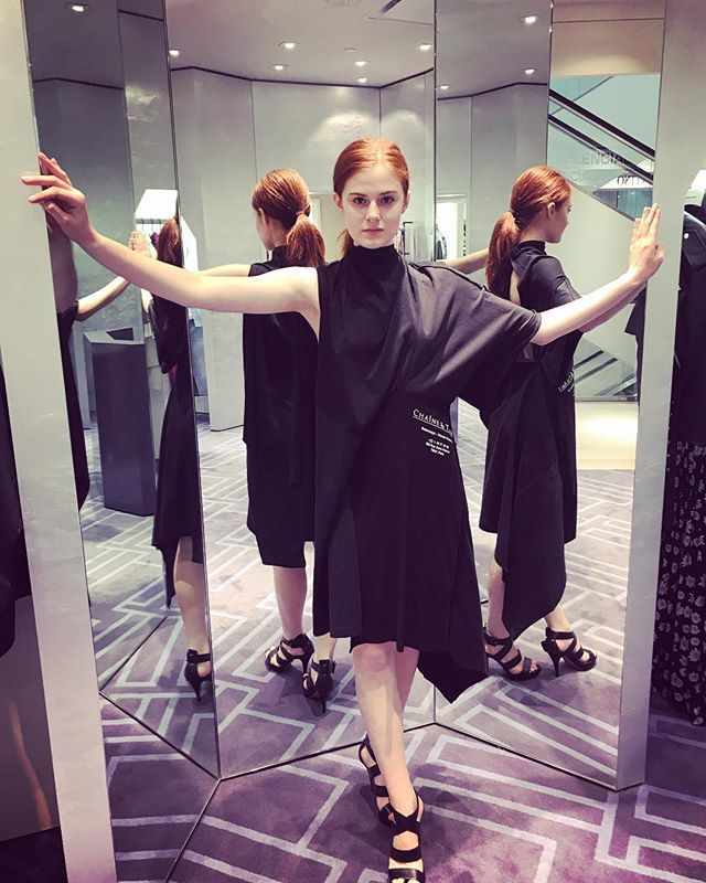 vmwinston's tweet photo. Say what?!?!! @taylorlovelace_ showing us how it’s done this morning......#love #red #model #bestdressed #nminsider #nmevents #ilovemyjob #iworkatnm #balenciaga #sanfrancisco #unionsquare #paris #runway #beautiful #vogue @neimanmarcus @taylorlovelace_ @v… https://t.co/hvN23H4oWU https://t.co/xK6ttBoltS