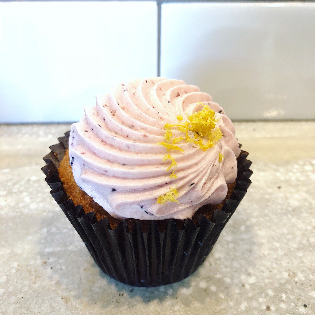 patticakesgnv's tweet photo. Monday blues?? Maybe one of our blueberry cupcakes can help! Swing by this week for a Blueberry Lemonade or Chocolate Blueberry cupcake! All made using fresh blueberries from Haile Farmers Market. 😋 #patticakes #cupcakes https://t.co/fezZ8XFUDY