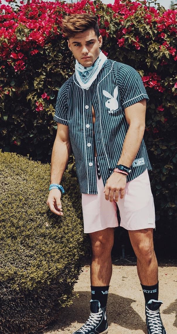 ifshestansgray's tweet photo. if she stans grayson she knows this is the greatest glo up of all time https://t.co/5R1xYrDgNv