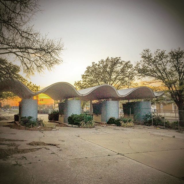 alexisfleisig's tweet photo. Casualty of Time: Central National Motor Bank Annex, Wright & Selby, 1959
#architecture #archdaily #archidaily #architecturephotography #architecturalphotography #archilovers #architecturelovers #rsa_streetview #roadsideamerica #ipulledoverforthis #midce… https://t.co/LZCR8fiy07 https://t.co/p2n3WoT1H3