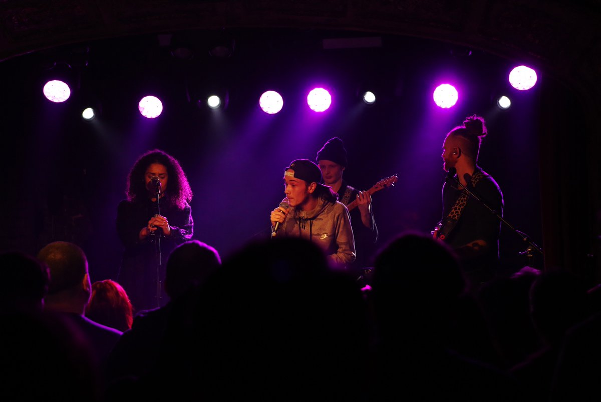 GroundedSounds_'s tweet photo. A few photos from last month’s #GiveAGigWeek when our musicians performed alongside @NewtonFaulkner 🚀 Thanks to @YouthMusic / @GiveaGig for the opportunity and @OmearaLondon #SchoolGroundSounds #NewtonFaulkner #Omeara #YouthMusic #GiveAGig https://t.co/2V6zrUcOQo