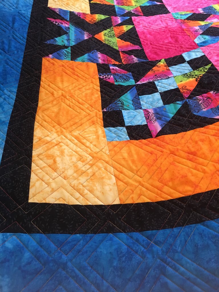 QuiltDuJour's tweet image. Just finished a client’s #quilt yesterday; loved this quilting pattern (“Diagonal Plaid” by @urbanelementz). I used @SuperiorThreads variegated #kingtutthread. #quiltersoftwitter #longarmquilting #quilting #sewfab