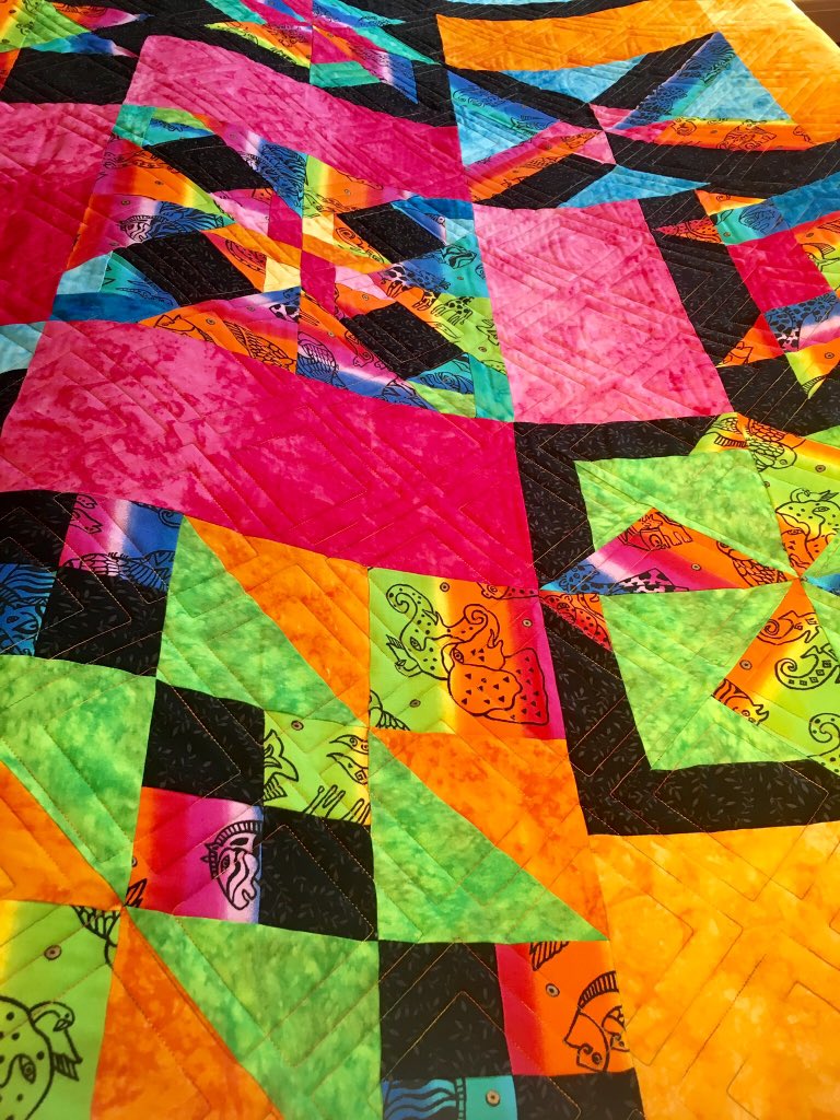 QuiltDuJour's tweet image. Just finished a client’s #quilt yesterday; loved this quilting pattern (“Diagonal Plaid” by @urbanelementz). I used @SuperiorThreads variegated #kingtutthread. #quiltersoftwitter #longarmquilting #quilting #sewfab