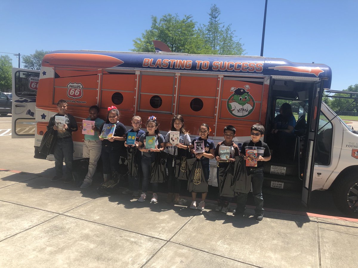 richey_elem's tweet photo. Yay! We ❤️ Reading... and we 🧡 the @astros &amp; @LyondellBasell! Grateful for your partnership in getting books in the hands of our students! #NeverSettle #RicheyElemProud #HoustonAstros https://t.co/eTKP5ea9k5