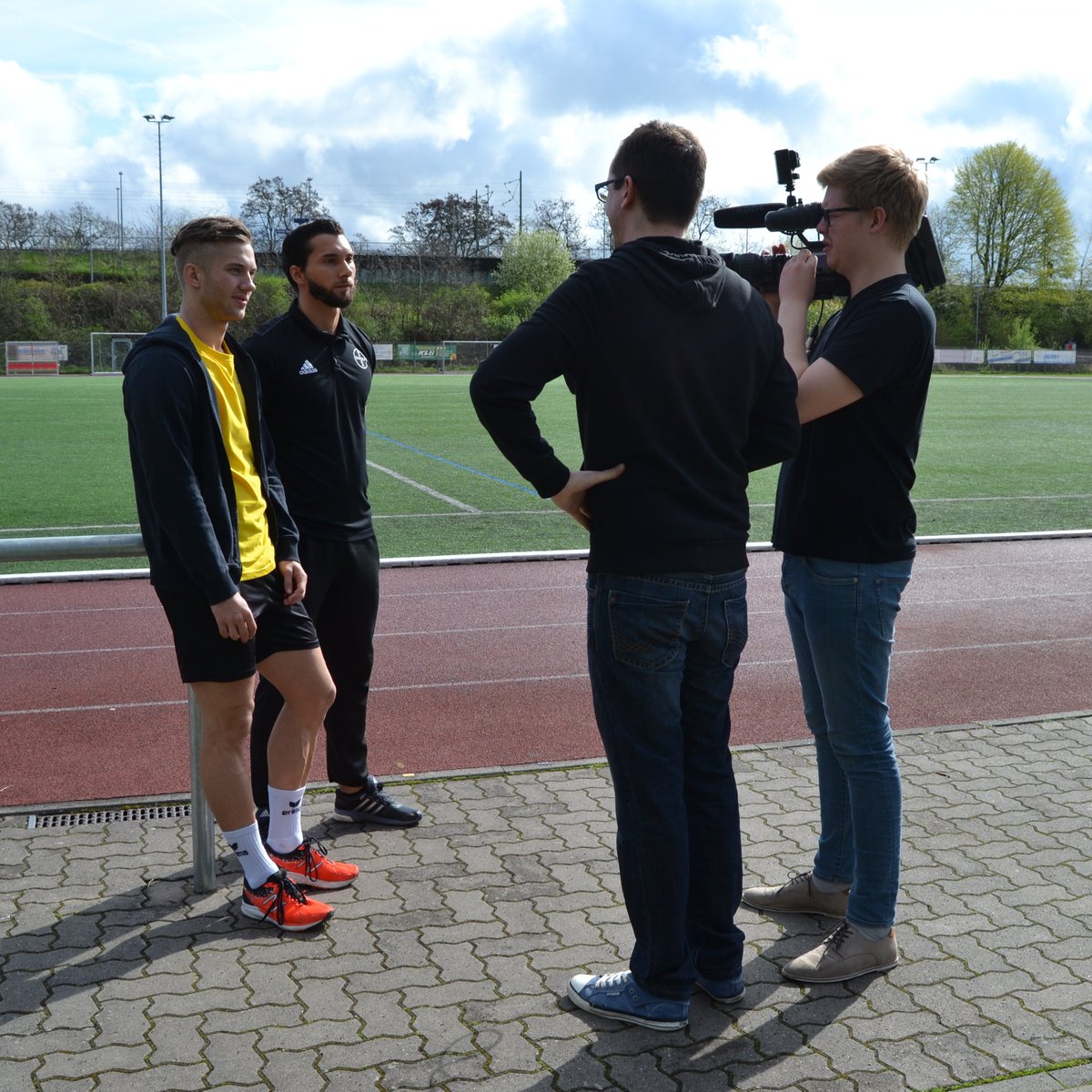 MarcelKirstges's tweet photo. Ein schöner TV-Beitrag zu #SportVerbindet in #Urmitz Rhein. Danke an @tv_mittelrhein Großes Lob an den SV Urmitz https://t.co/PEYzuLpi4M #Inklusion #WirfuerD @DOSB @SpecialOlympics https://t.co/V5MRN7aCSR