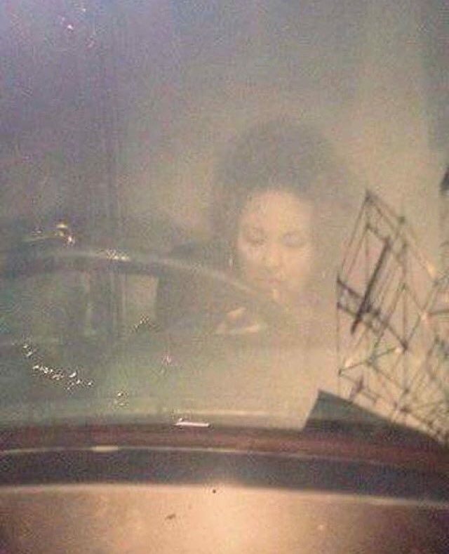 NTOSELENA's tweet photo. Selena en el bus “Big Bertha” https://t.co/0vANV7ENDr