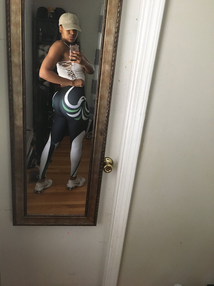 Tours2Paris's tweet photo. Leggings: Men &amp; Women #fitnessgear; shop @PhillyAve https://t.co/f28xQoDTZI