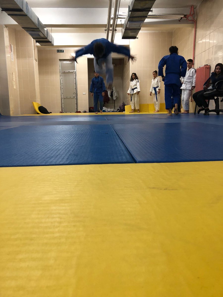 GSB_Bitlis's tweet photo. #JODU: Gençleri kazanmak çok önemli ✔
Çocuklarımız nerede bizde ordayız.
   
#JUDO  #Azim  #MUCADELE 

YER: Tatvan tuğ i.ö.o Antrenman  salonu Grup gençler yıldızlar. 

'Her yaş grubuna yönelik antrenmanlarımız kayıtlarımız devam ediyor.

@farukozcelikgsb
@mehbaykan https://t.co/lcbKCZHIHs