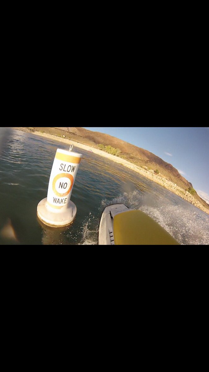 Hunterwont's tweet photo. Name something better than holding a 2 stroke pinned across the lake https://t.co/hB6hVVDVyz