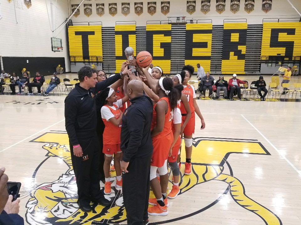 TeamTakeoverGBB's tweet photo. Here comes TAKEOVER...we look forward to playing against competition that only the @NikeGirlsEYBL can offer game in and game out!!! #TTO https://t.co/3aQBeiPrko
