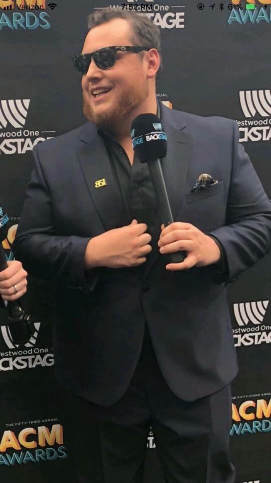 Blue Otter Polarized on X: Yes! @lukecombs sunglass game was strong at the  #ACM awards last night! Now introducing the Smoke Tortoise Cumberlands.  #Handsome #OneNumberAway #BlueOtterPolarized  / X