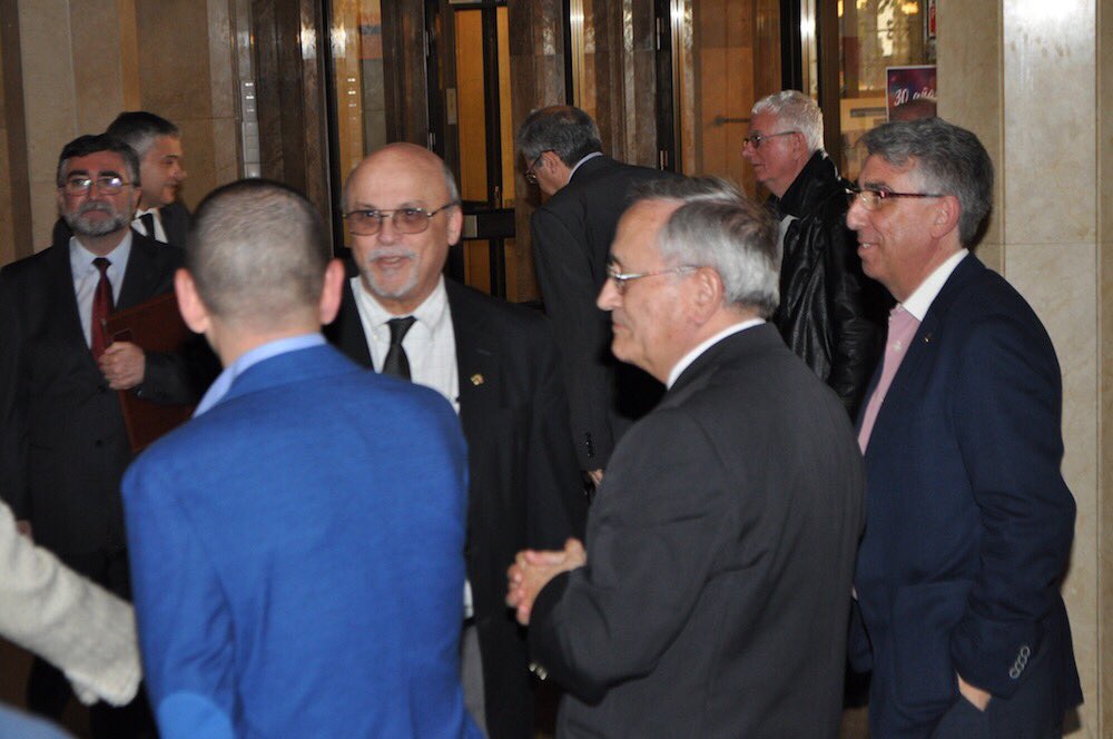 lasallevp's tweet photo. Robert Schieler, Superior General de La Salle, inicia su visita a @lasallevp #BienvenidoHermanoRobert https://t.co/WWvqIUava7