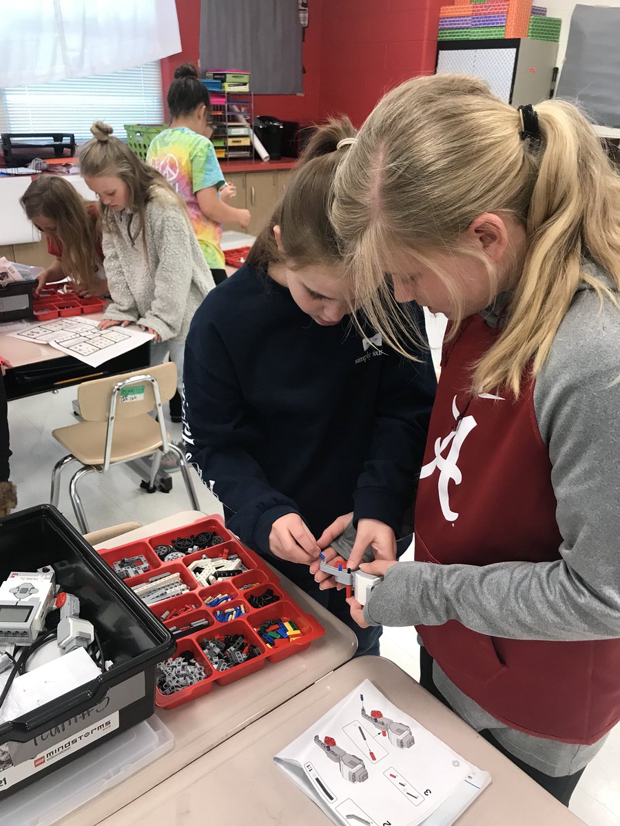 GaTERules's tweet photo. 4th grade GaTE students at Magnolia started constructing their EV3s today! #GaTERules #magnolialearns #LEGO #LEGORobotics https://t.co/2woKgYA30q