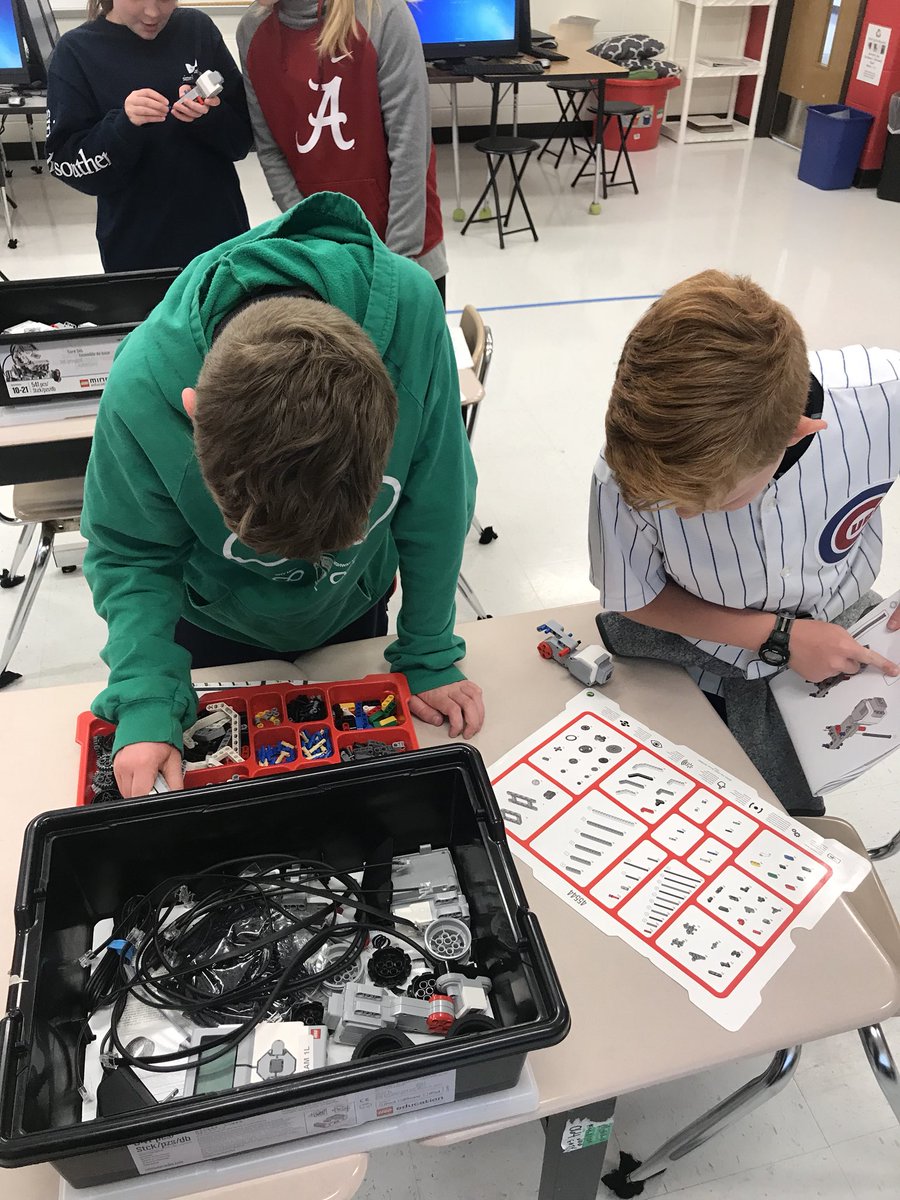 GaTERules's tweet photo. 4th grade GaTE students at Magnolia started constructing their EV3s today! #GaTERules #magnolialearns #LEGO #LEGORobotics https://t.co/2woKgYA30q