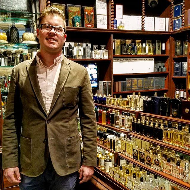 MerchantRhoades's tweet photo. @chatillonlux paid us a little visit. Stay tuned... #gentlemensbarber #classic #barbershop #barber #chicago #goldcoast #magmile #900shops #nichefragrance #chatillonlux https://t.co/nO2eSJYYQY https://t.co/oiKKROgaGV