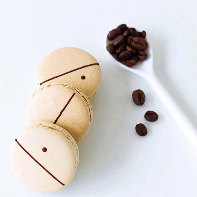 Wake up and have a macaron! Skip the boring, old cup of coffee 😂😁