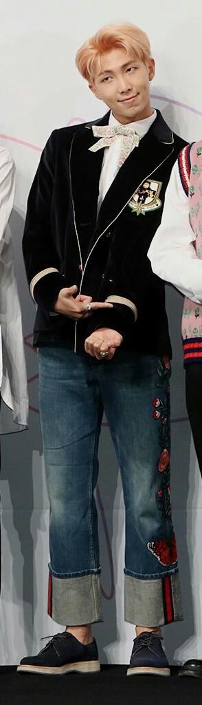 Anamika19896141's tweet photo. @billboard @cristhiecastro In this photo Rm looking so much cute.
#CuteRM🐨
#BTS https://t.co/gTIZHdJylO