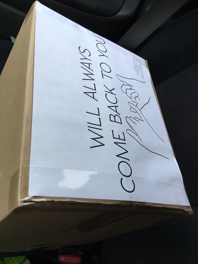 5SOS3Phoenix's tweet photo. All 1800 posters have been picked up and we are finishing preparations!! One week to go! (Special thanks to @Stutterbug14 💞) https://t.co/lHT562CdWN