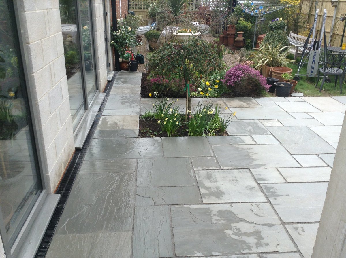 aevanslandscape's tweet photo. Another job done, using Silver Grey limestone slabs. #patio #fencing #planting #landscaping #summeriscoming. https://t.co/UBFeI3AuHi