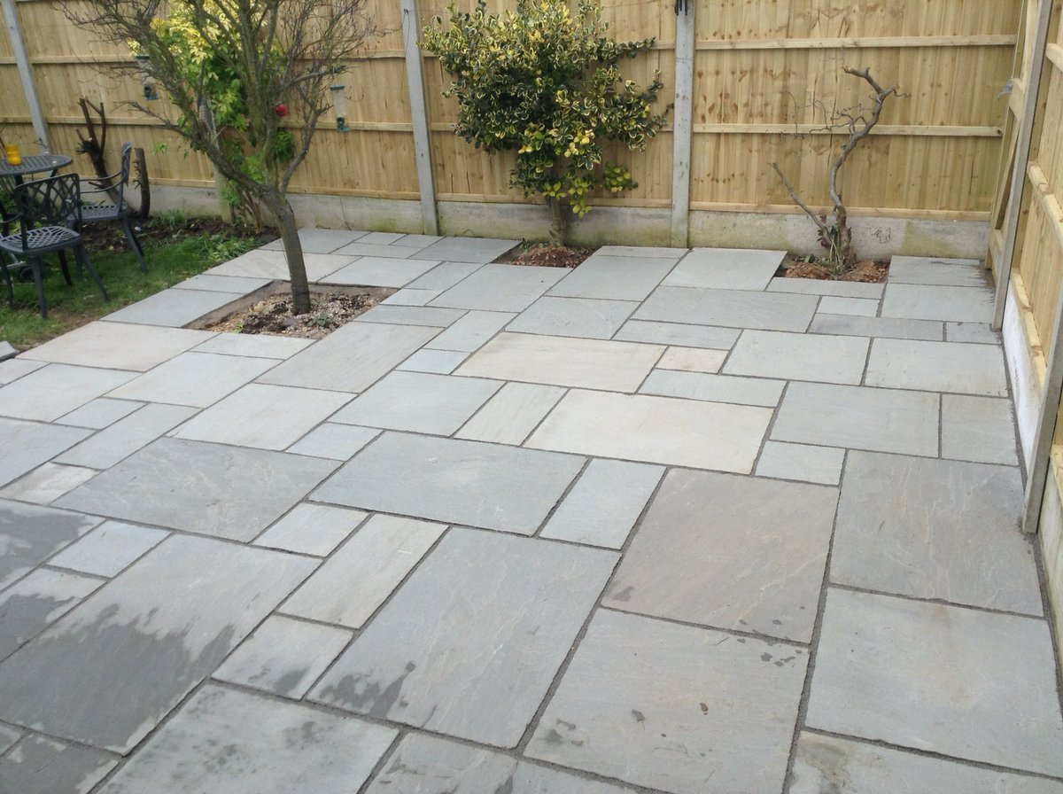 aevanslandscape's tweet photo. Another job done, using Silver Grey limestone slabs. #patio #fencing #planting #landscaping #summeriscoming. https://t.co/UBFeI3AuHi