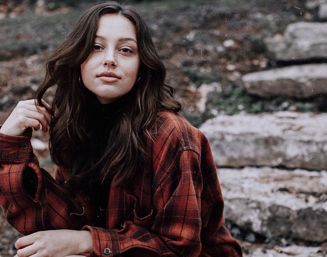 baileymyown's tweet photo. Yeah yeah girls like to steal their boyfriends shirts and stuff... But I am the only one whoβs boyfriend tries to steal MY clothes?!? @ajrapsofficial has been trying to take this flannel from me for months nowπ #ItsExtraLarge #ButItsMine https://t.co/es3ovSlIJl