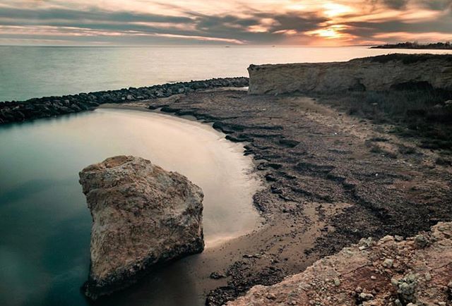 Scarichiamo la tensione del lunedì con questo tramonto a Punta Ciriga, Ispica! 📷 Foto selezionata da @robertachessari 
#igersragusa #ispica
.
.
.
#igerssicilia #instagramitalia #discover_vacations #gf_italy #tv_living #beautifuldestinations #ig_europ… ift.tt/2HsbmKN