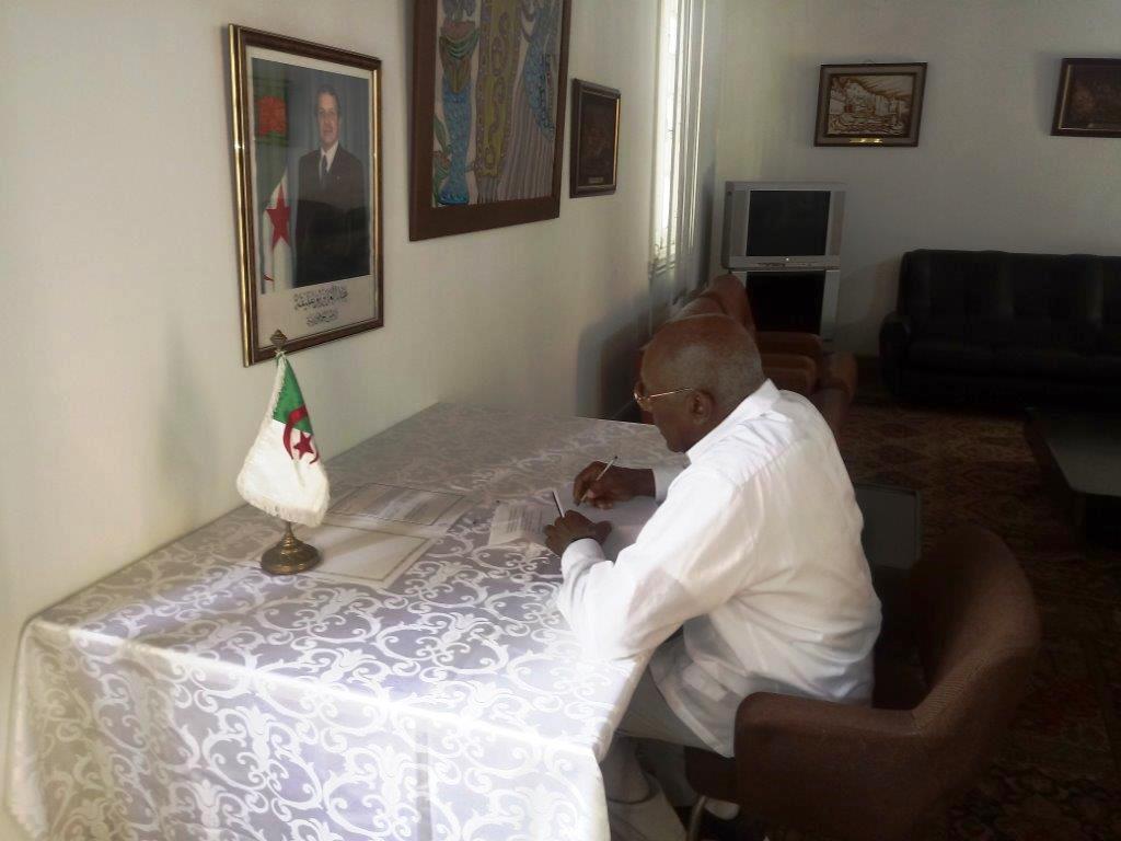 Vice-President Salvador Valdes signs the book of condolences at the Embassy of Algeria in Havana. Photo/Twitter of the Cuban chancellery