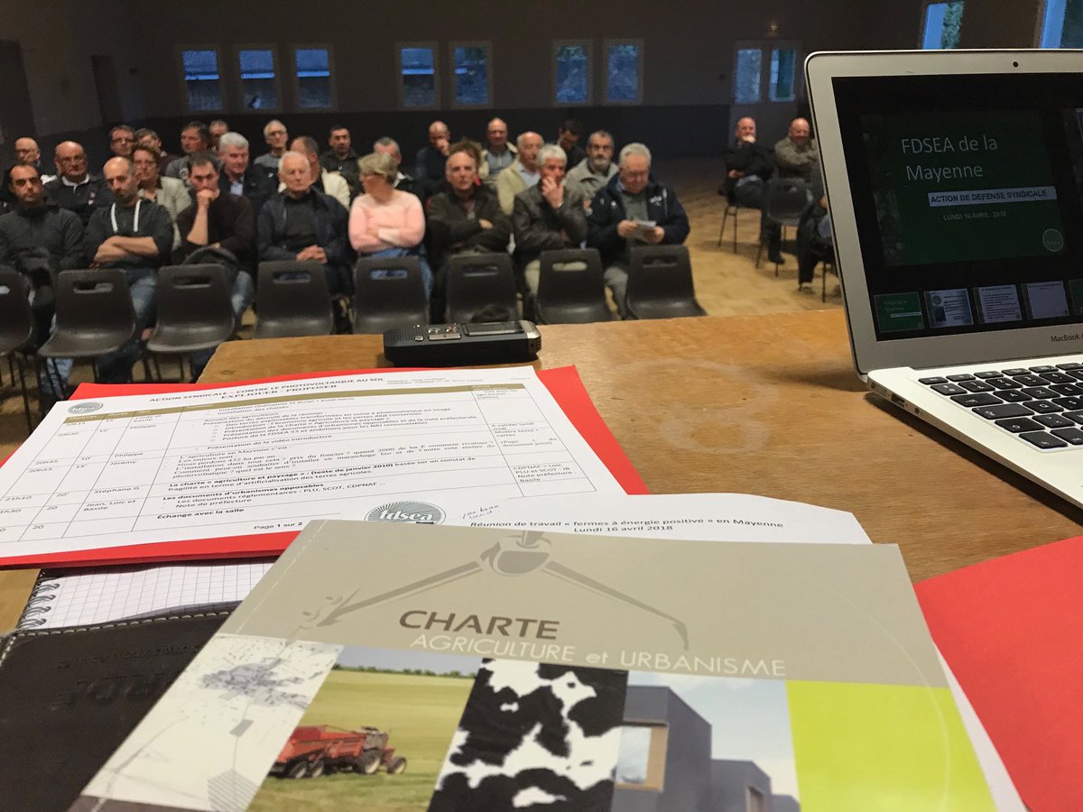 fdsea53's tweet photo. Lancement de la réunion #Photovoltaique au sol sur des surfaces à #usages #agricoles. Explication, Posture et propositions  #fdsea53 #ja53 @ChambagriPdL https://t.co/vk0lkSL3BQ