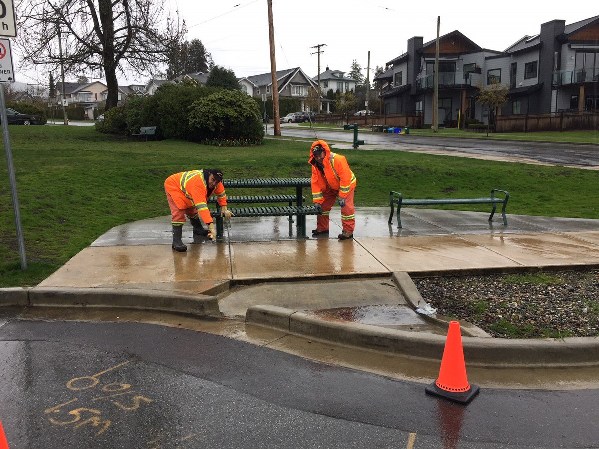 Come rain or shine! Sam Walk Park gets new seating area. #Woohoo #NorthVan https://t.co/cv1azS7lxV