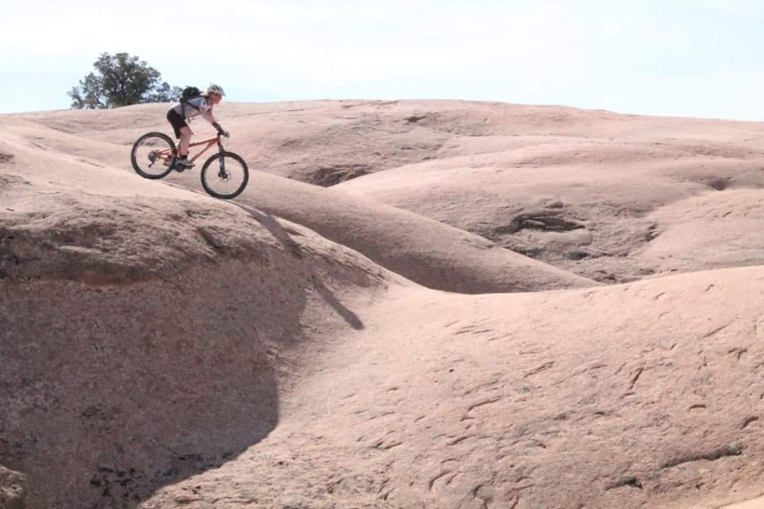 SarahPain4's tweet photo. Tiny rider BIG #moab #chainreactioncycles #dayofdirt #riderepeat #mtbgirl https://t.co/Xz6P2Q64r4
