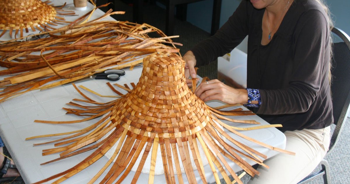 Hibulb's tweet photo. Invite your family and friends to visit our cedar #weaving class this Wednesday! https://t.co/Qkfqp2nJ8j #Tulalip #TulalipTribes #NativeAmerican #workshop #class #weavingclass #cedarweaving #cedar https://t.co/H2g4IP0oQ7