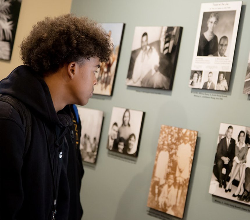 KentuckyTourism's tweet photo. Discover the remarkable story of American civil rights leader Whitney M. Young on the #USCivilRightsTrail stop in Simpsonville, #Kentucky. Learn more: https://t.co/XVThphfHO9 #TravelKY @VisitShelbyKY https://t.co/YMM9ae00JP