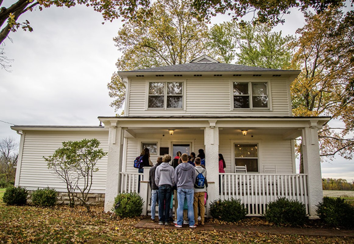 KentuckyTourism's tweet photo. Discover the remarkable story of American civil rights leader Whitney M. Young on the #USCivilRightsTrail stop in Simpsonville, #Kentucky. Learn more: https://t.co/XVThphfHO9 #TravelKY @VisitShelbyKY https://t.co/YMM9ae00JP